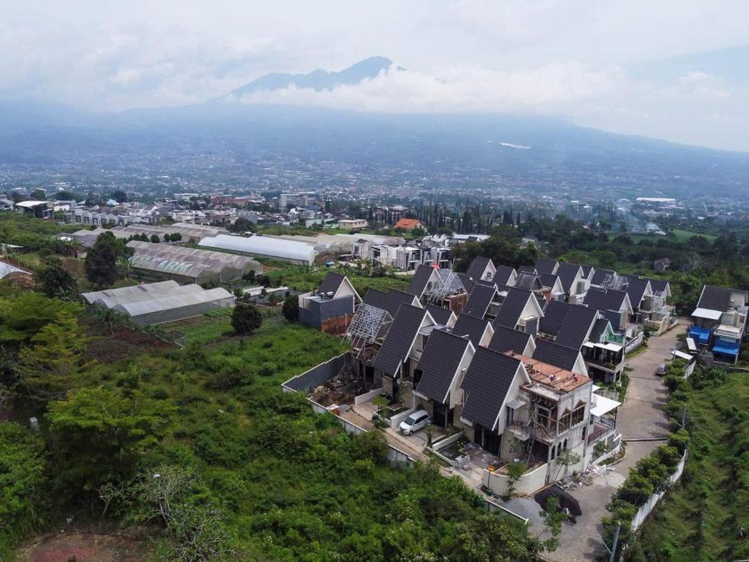 Villa Pak Joni Pasuruan Bagian luar foto